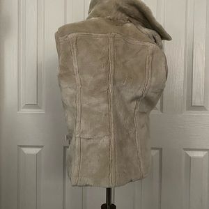 Vest with fur lining